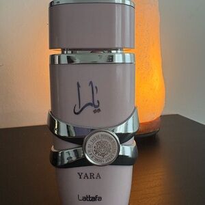 Lattafa Yara Eau de Parfum - Elegant Soft Pink